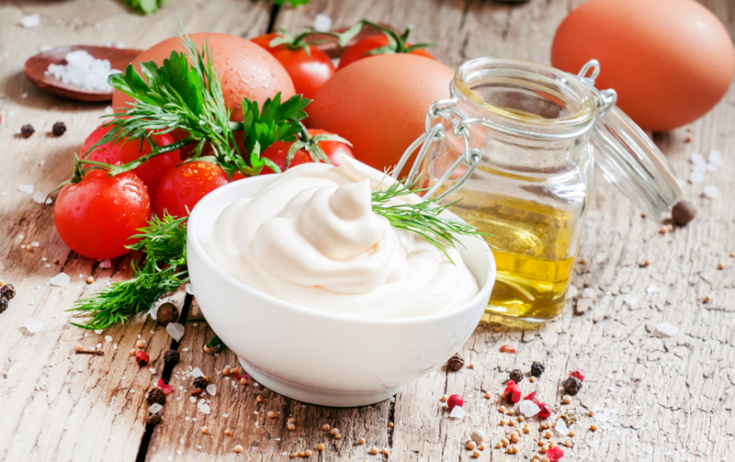 Чем заменить майонез в салатах: 7 полезных альтернатив калорийному продукту