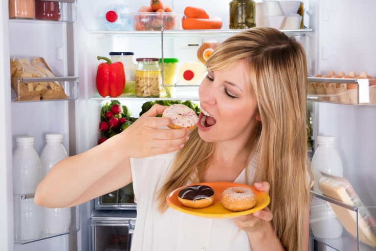 Голод или привычка: как распознать зависимость от еды