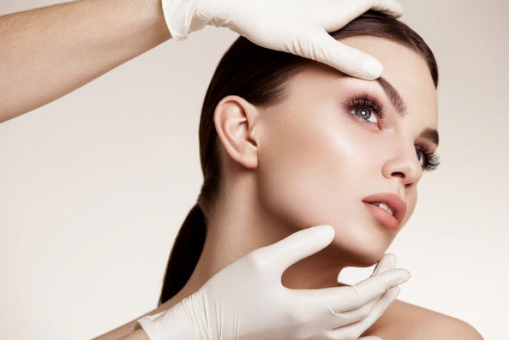 Как убрать ямочку на подбородке: методы коррекции