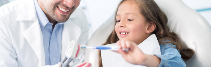 Стоматолог: как приучить ребёнка чистить зубы