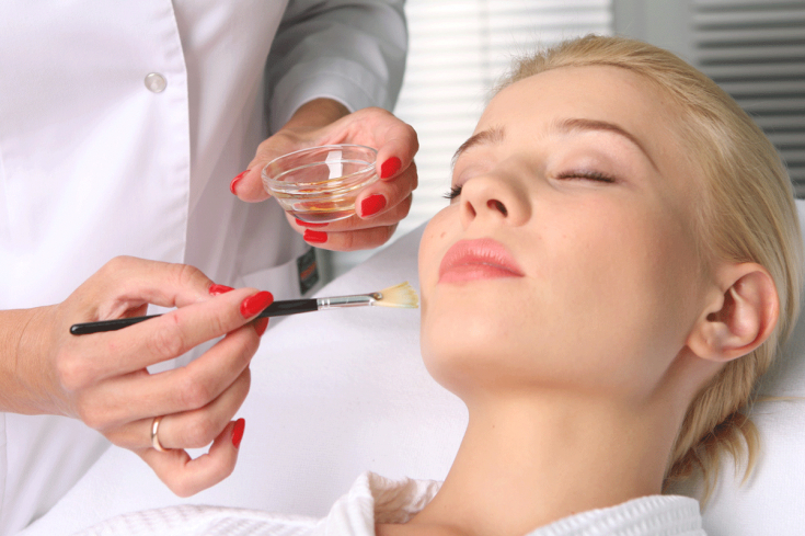 Техника проведения поверхностного пилинга салициловой кислотой