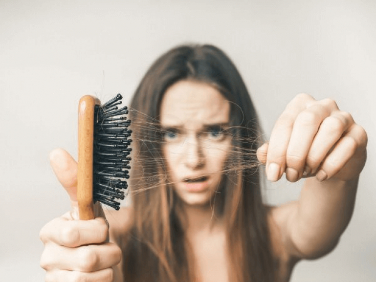 Трихолог рассказал, как остановить выпадение волос раз и навсегда