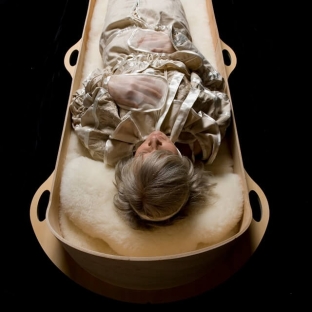 brendovaya-odezhda-dlya-usopshikh-video