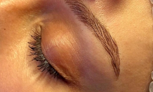 khudozhestvennoe-modelirovanie-formy-brovej-metodom-mikropigmentirovania