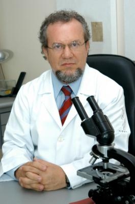 patofiziologiya-khimicheskikh-pilingov-kozhi-ot-poverkhnostnykh-do-lub> >
<p>Мал. 1 До (ліворуч) і після (праворуч) поверхневого пілінгу 70% гліколевою кислотою</p>
<p>Існує три типи хімічного пілінгу шкіри:</p>
<ul>
<li>поверхневий;</li>
<li>середній;</li>
<li>глибокий.</li>
</ul>
<div class=