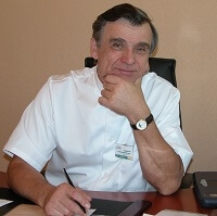 u-plasticheskogo-khirurga-ne-mozhet-byt-ryadovykh-operatsij